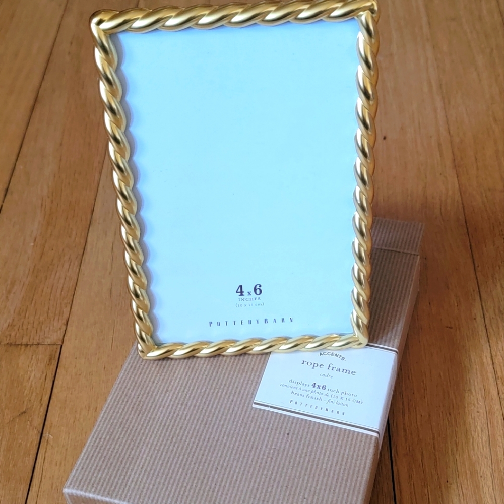 Gold rope picture frame